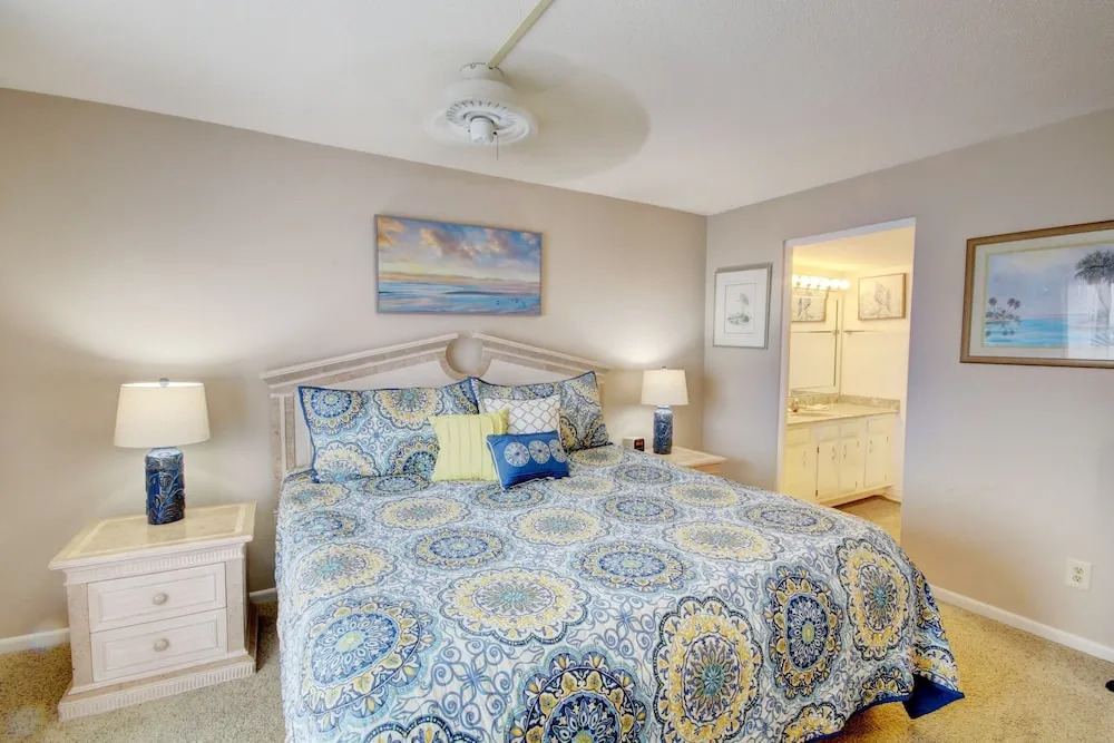 562 El Matador 2 Bedroom Condo by RedAwning