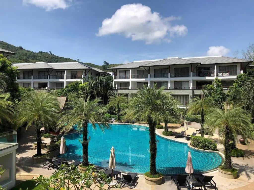 "beachfront 3br Luxe, Jacuzzi Pool On Naithon Beach"