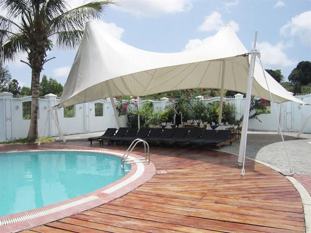 Hifadhi Hotel