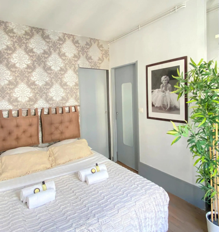 827 - Champ de Mars - Appartement parisien