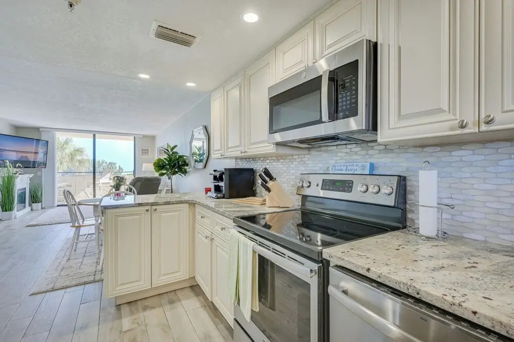 Gulf-view Balcony & Pool Access: Hudson Retreat