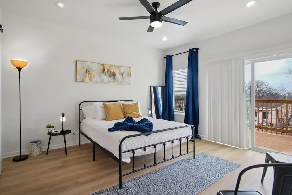 Minutes to Downtown Spacious 4BR 3BA Historic Gem