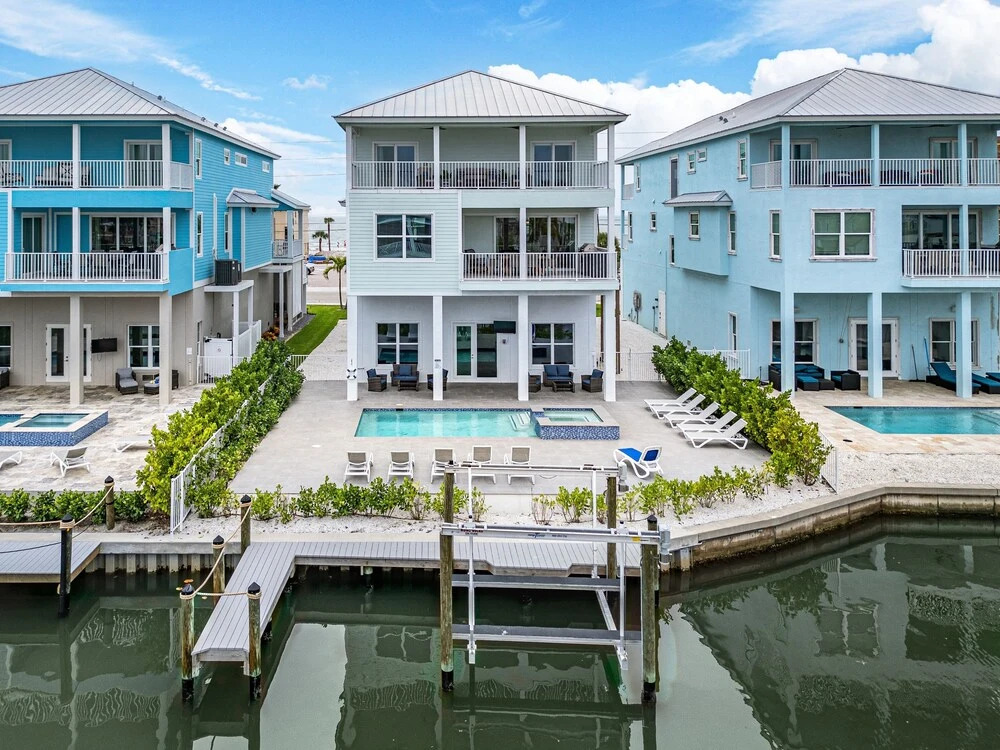 661 Estero Blvd "beach To Bay" 5 Bedroom Home by RedAwning