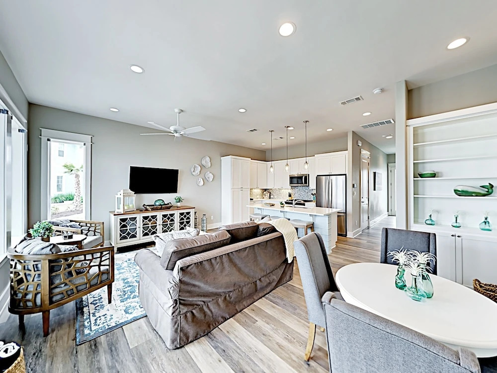 Luxe Waterfront #203 - 2 Br Villa