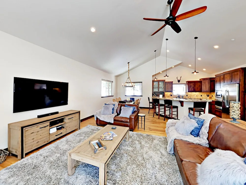 1630 Oflyng Drive Home 3 Bedrooms 2 Bathrooms Home