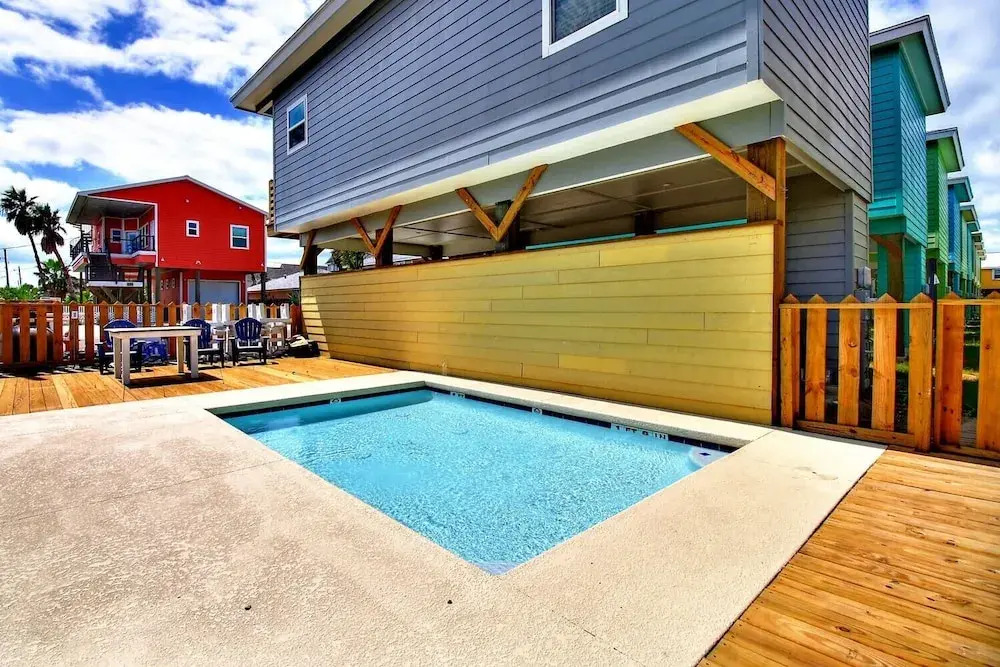 Sea Clusion 2 Bedroom Bungalow by Redawning