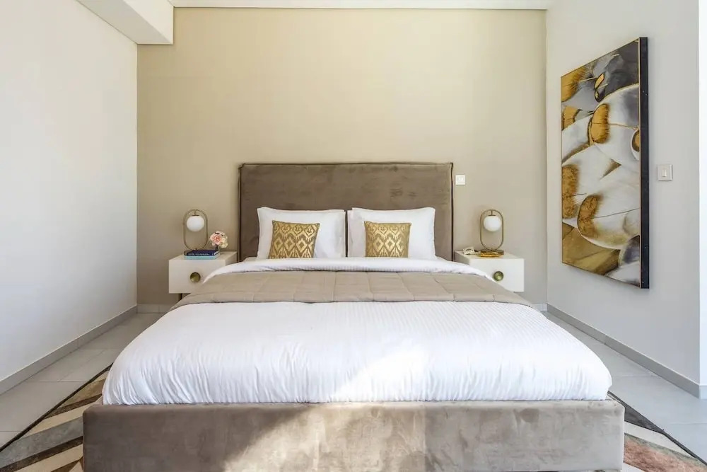 Modern + Minimalist 1BR in Burj Khalifa Boulevard!