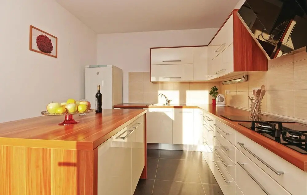 Beautiful Home in Gorica With Wifi and 4 Bedrooms