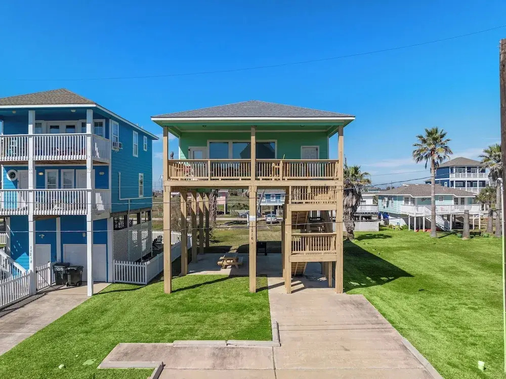 Sunny Beach House by Ryson Vacation Rentals