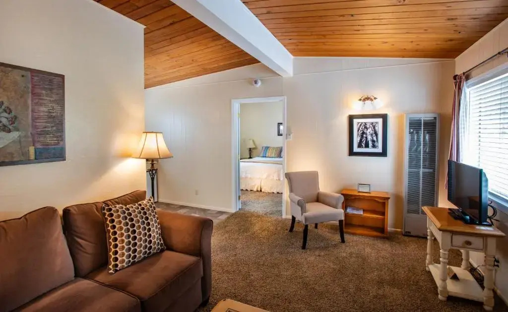 Redwood Suites