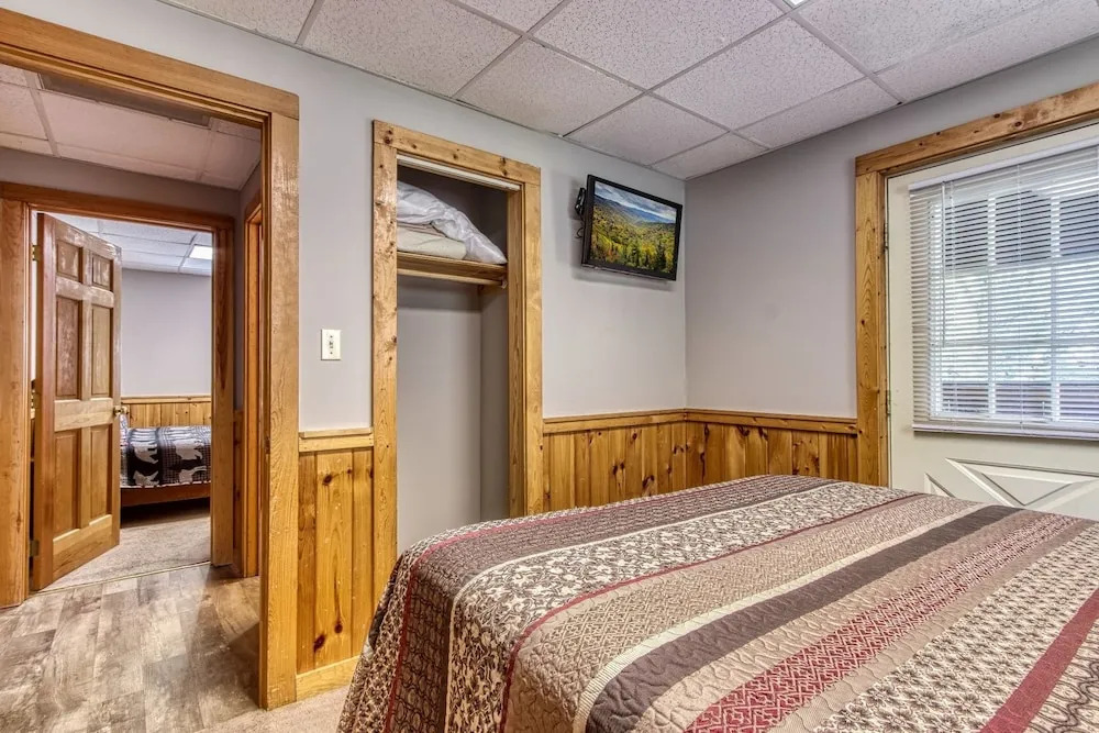 Er33 Ganma's Getaway Great Location, close To Town 4 Bedroom Cabin by RedAwning