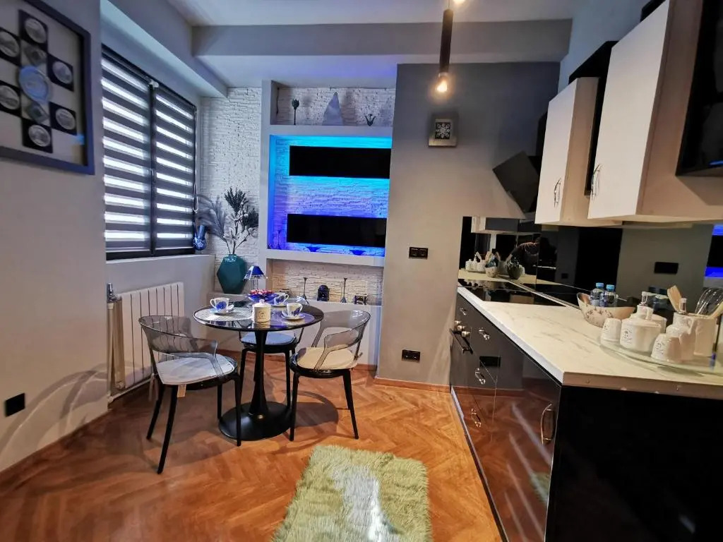 Crystal Central Apartment