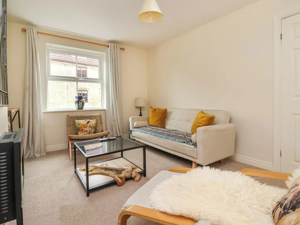 4 Castle Mews