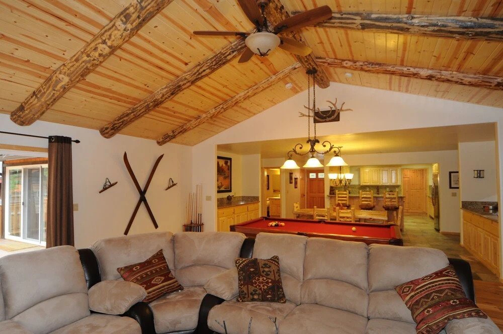 No. 21 Tamarack Lodge - 4 Br Cabin