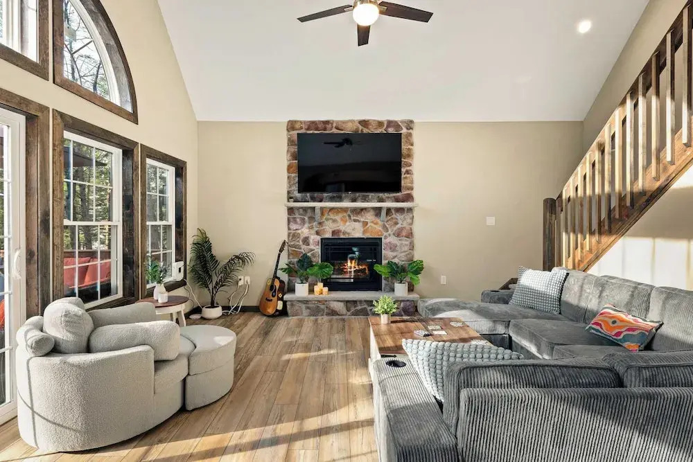 Waterfront Priv Dock, Hot Tub, Game Room Lakeview Sunset Heaven by Avantstay