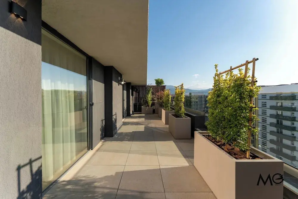 MoHost Valcom - Luxury Skyline Penthouse