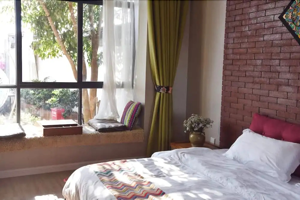 Baicaoyuan Theme Inn