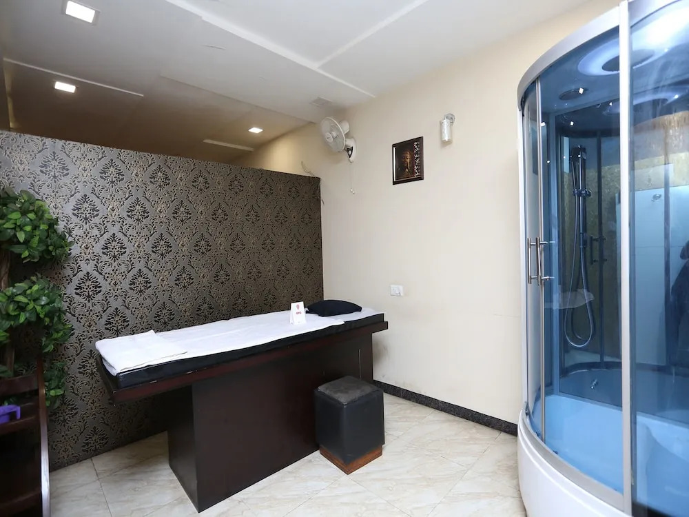 OYO 12027 Hotel Amara