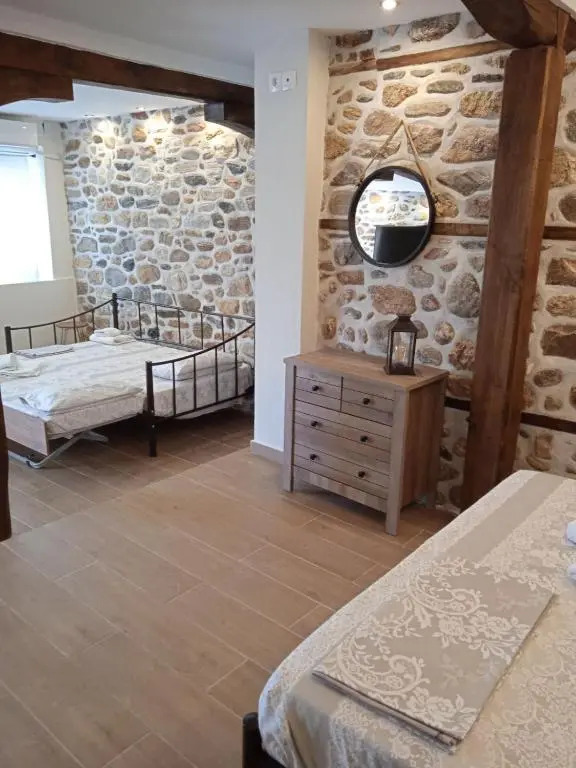 Marinas Apartments - White & Stone Apartment