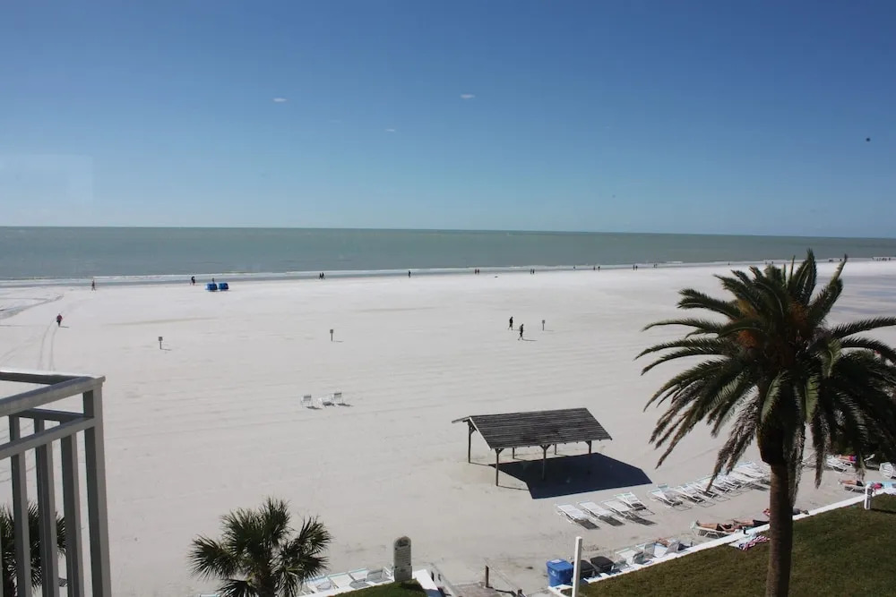Jamaica Royale 401 - 2 Br Condo