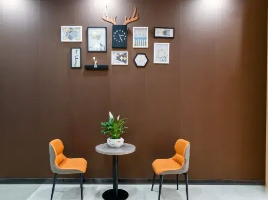 Yijing Hotel (Guilin Qixing Park University of Technology Shop)