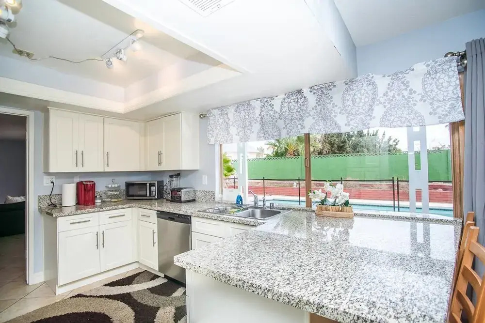 Lagoon Paradise las Vegas 4 Bd with Pool!