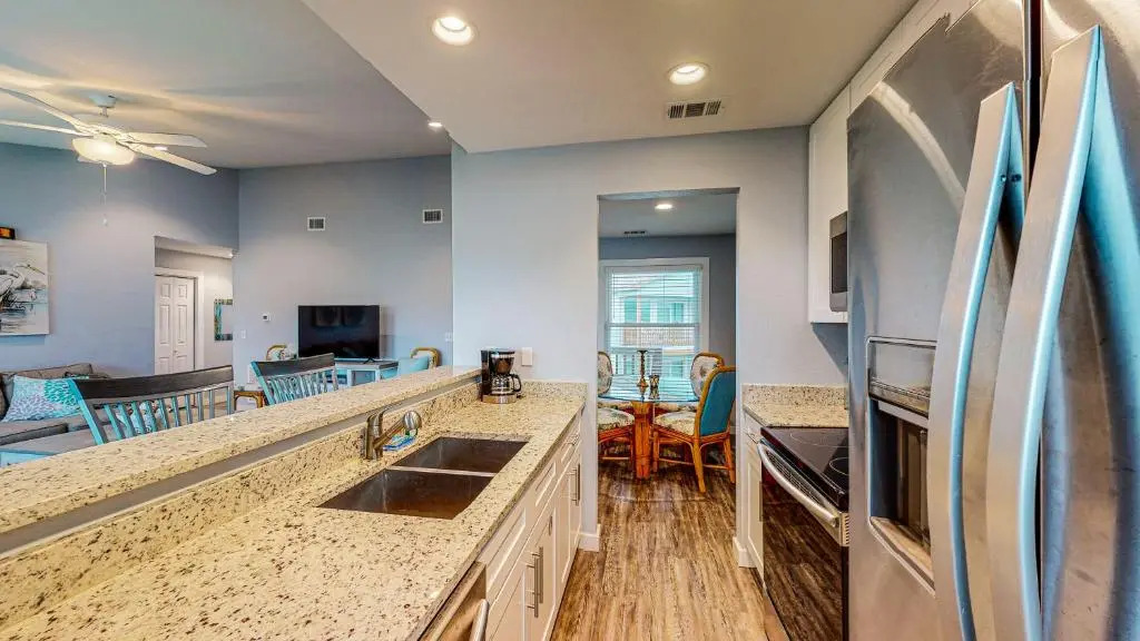 AH-H230 Newly Remodeled Second Floor Condo, Overlooking PoolHot Tub