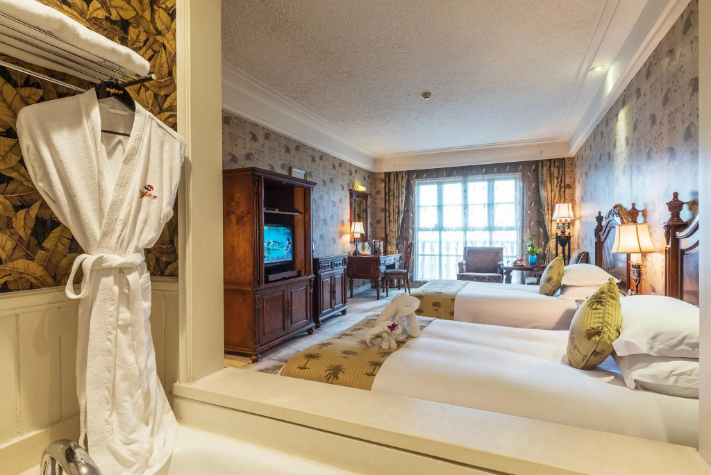 Hangzhou The First World Hotel