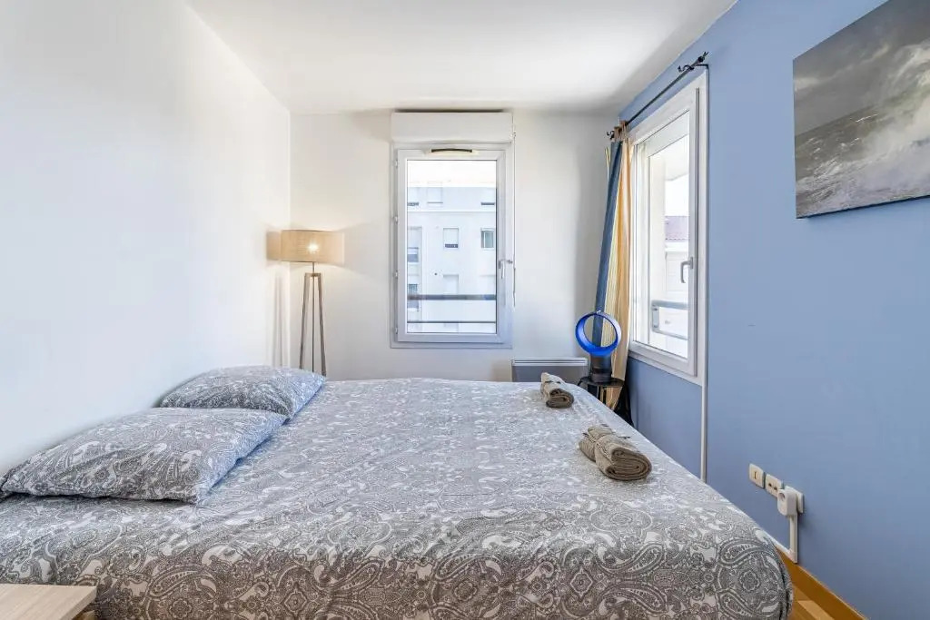 La Joliette; Duplex 2 chambres, PARKING INCLUS+ Terrasse+ ascenseur