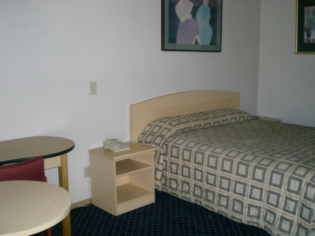 Crown Lodge Motel