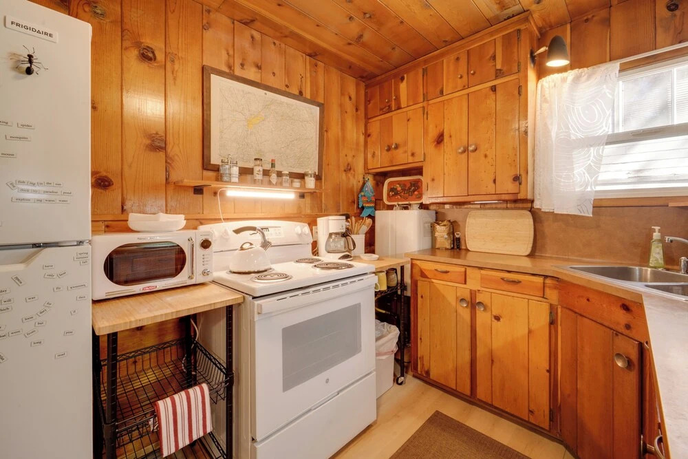 Great for Families! Woodsy Truckee Haven w/ Deck