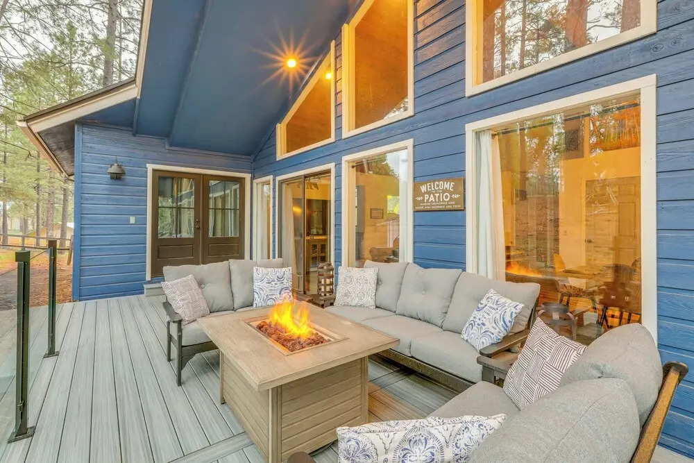 Mtn-view Cabin w/ Game Room & Deck in Flagstaff