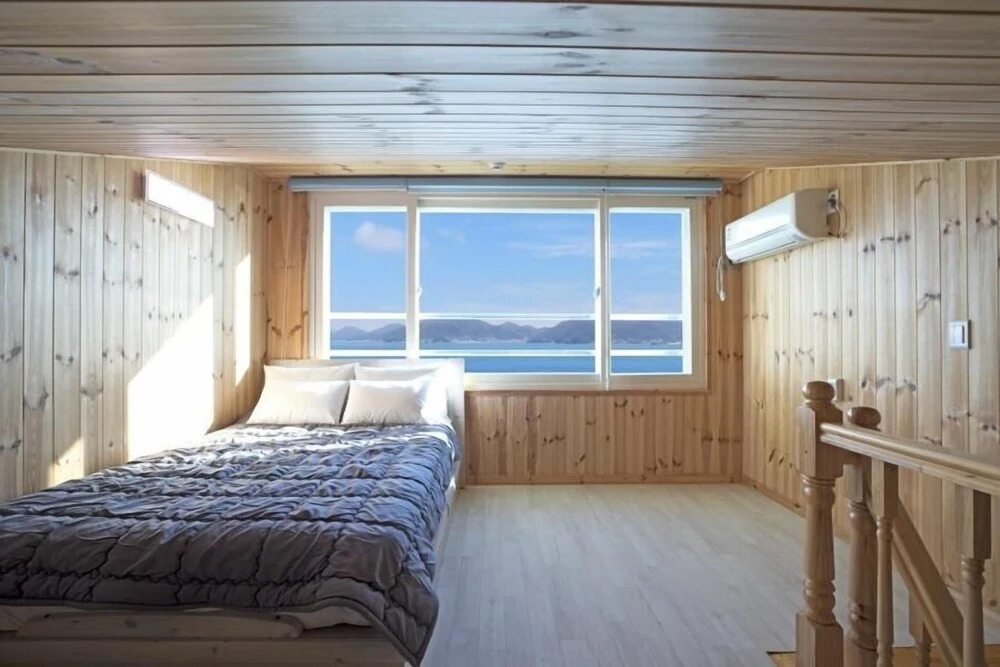 Sea And Lighthouse Pension