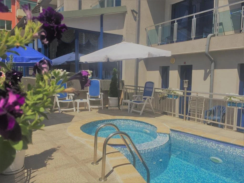 Royal Family Hotel
