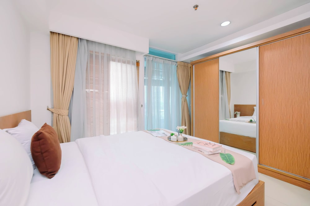 Wood Accents 2Br At Tamansari The Hive Apartment