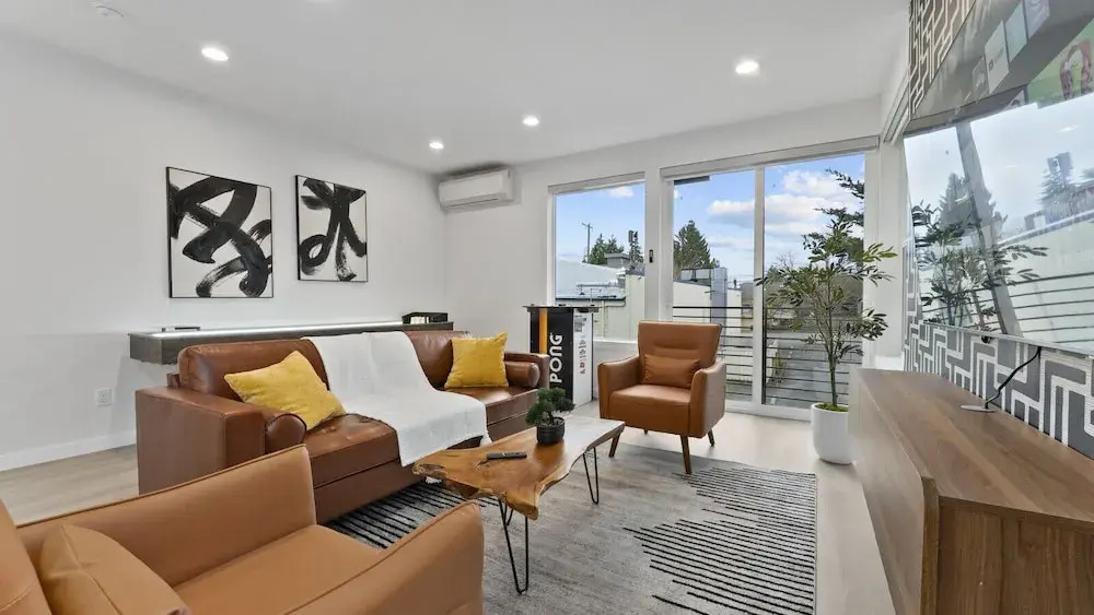 Ballard Hangout - Arcade, Covered Deck, Sleeps 10!