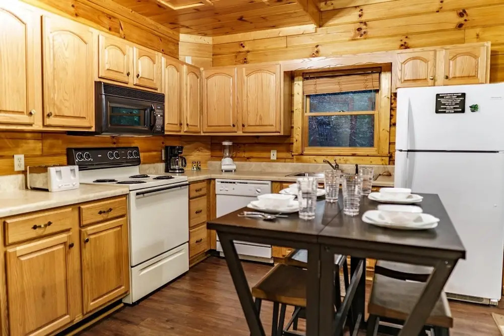 Er97 - Squirrel's Retreat - Close To The Action In Pigeon Forge! 2 Bedroom Cabin by RedAwning