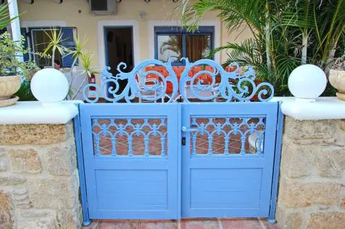 Coralli Rooms & Restaurant
