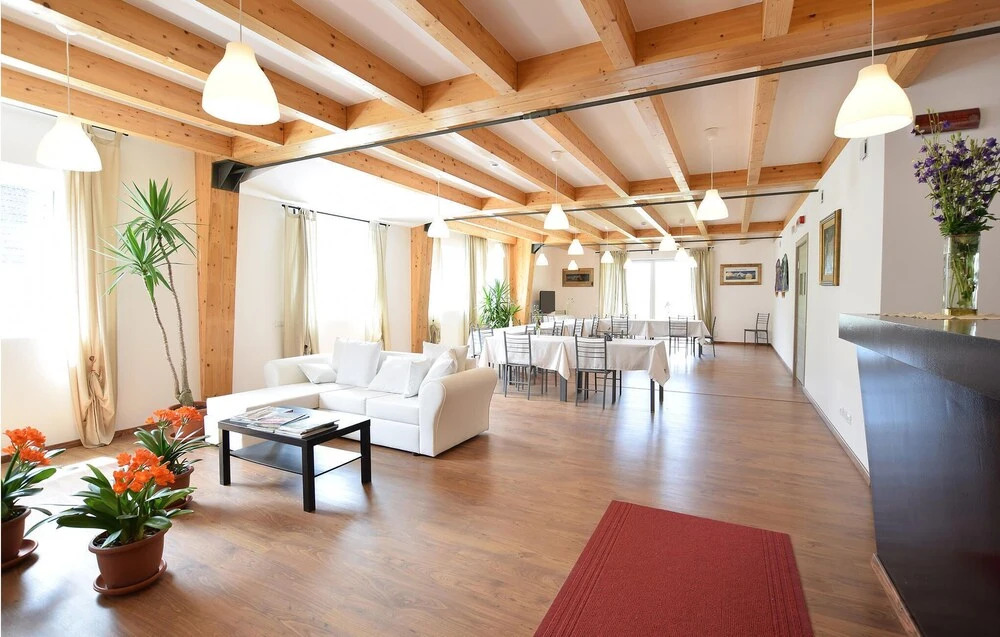 Stunning Home in Borgo Valsugana With Wifi and 8 Bedrooms