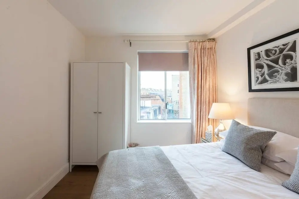 Bright 2 Bedroom Apartment Chelsea