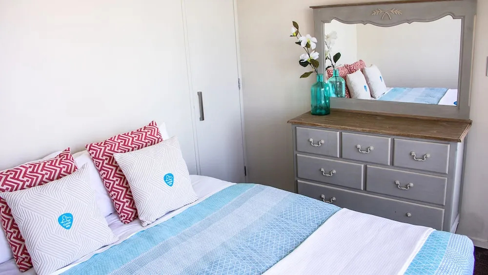 Quadrant 2 Bdr with Seaview & Parking