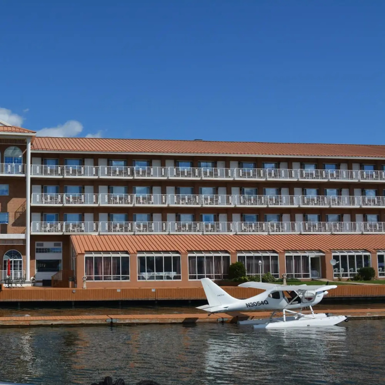 Riveredge Resort Hotel