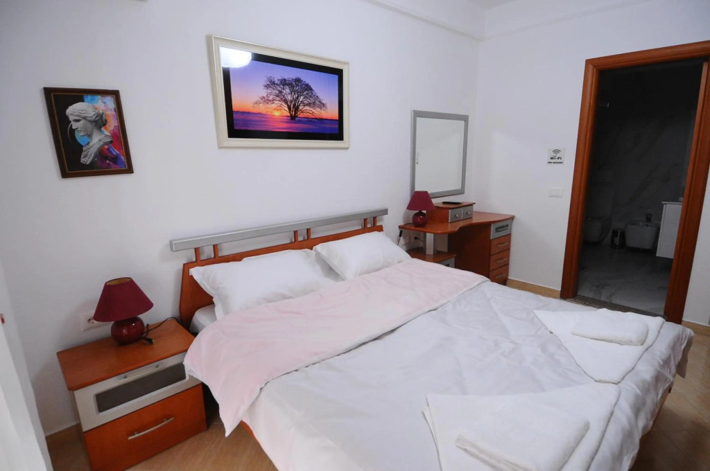 Kadare City-Center Apartment with Balcony