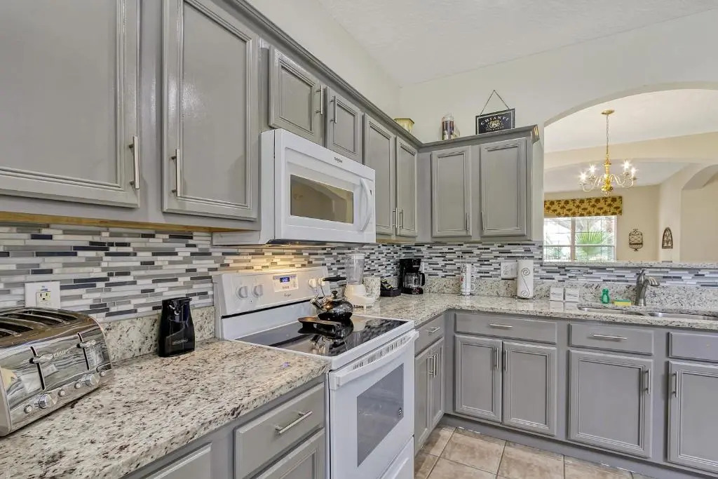 Mickeys Sunspot - 6 bed Emerald Island Resort pool home