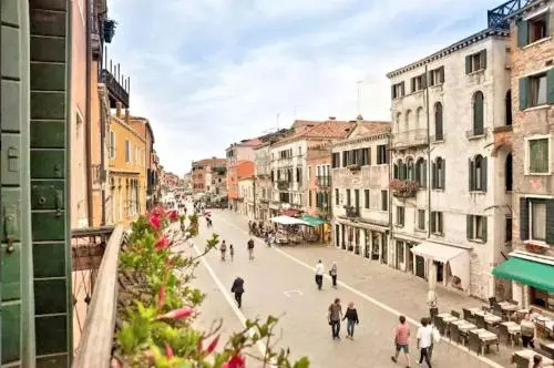 Biennale APT Balcony