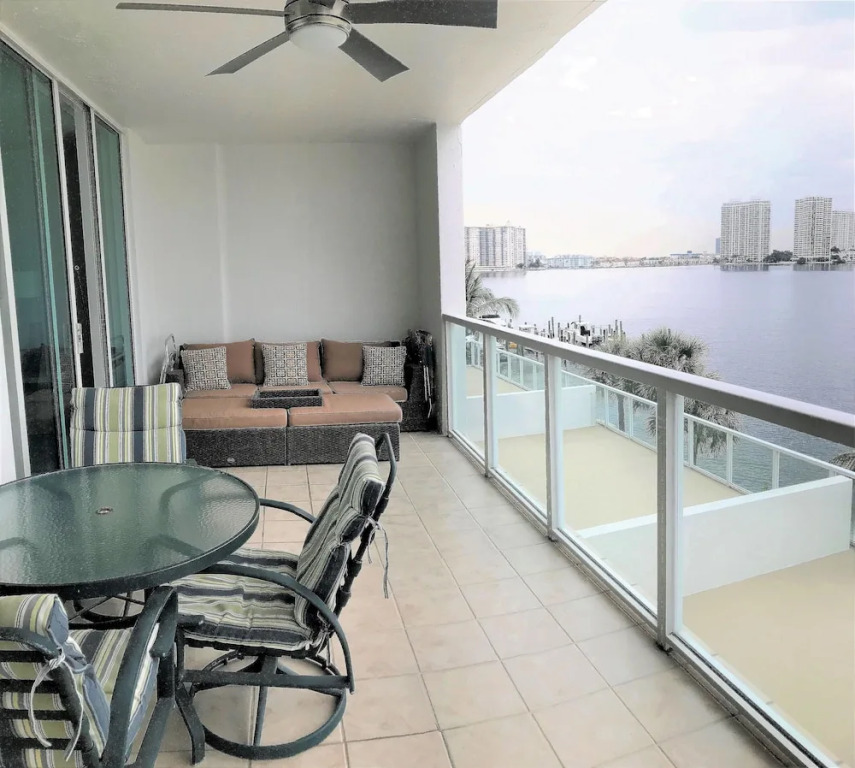 Le Marina Bay 403- Condo 5 People. Sunny Isles