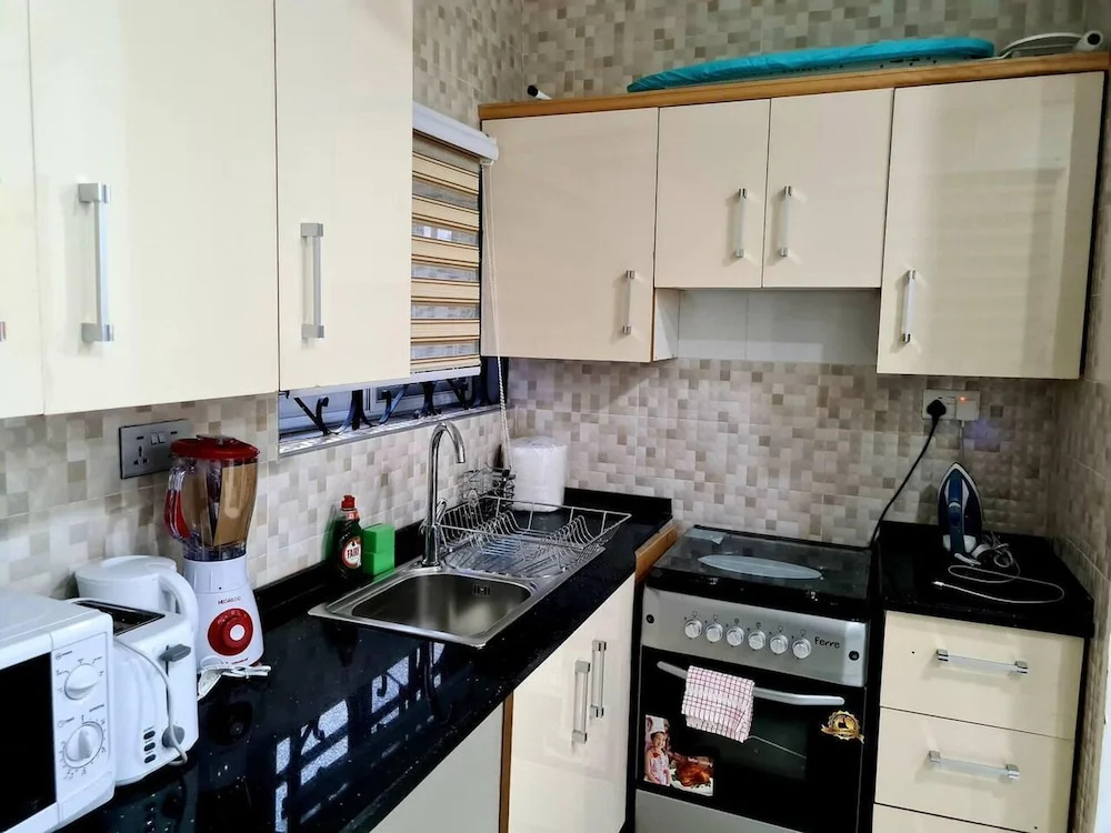 Comfy & Cozy Hideout ~ Close to Highway ~parking
