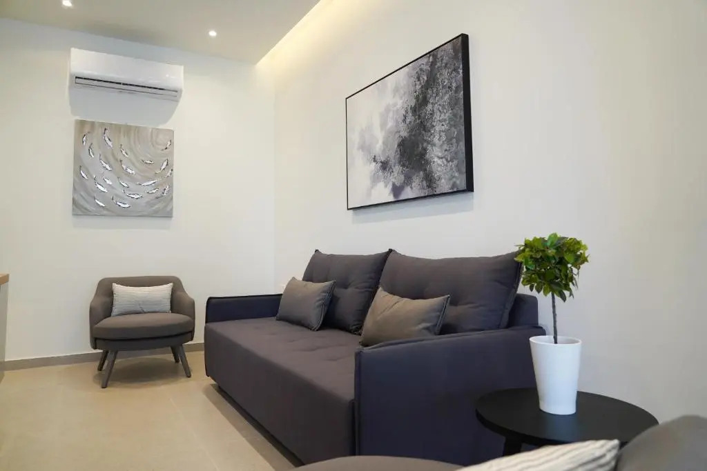 Chrystal Blue Suites Studio Apartment HERMIA