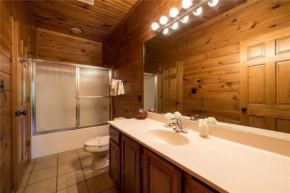 Gatlinburg Majesty 4 Bedroom Home with Hot Tub