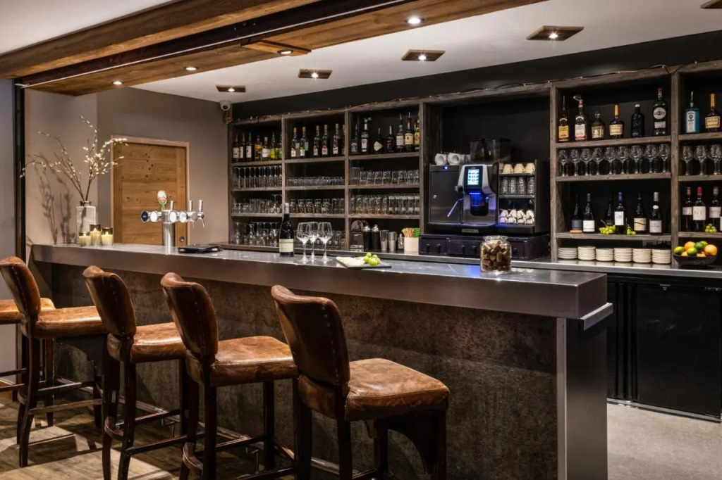 Hotel Ski Lodge